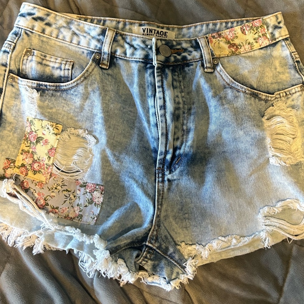 Vintage Almost Famous floral/distressed shorts size 11